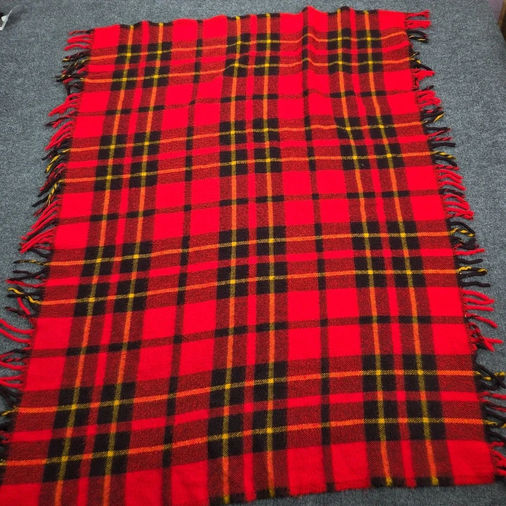 VTG FARIBO 100% WOOL THROW BLANKET 50 x 38 Faribault Woolen Mills‎ USA Red Plaid